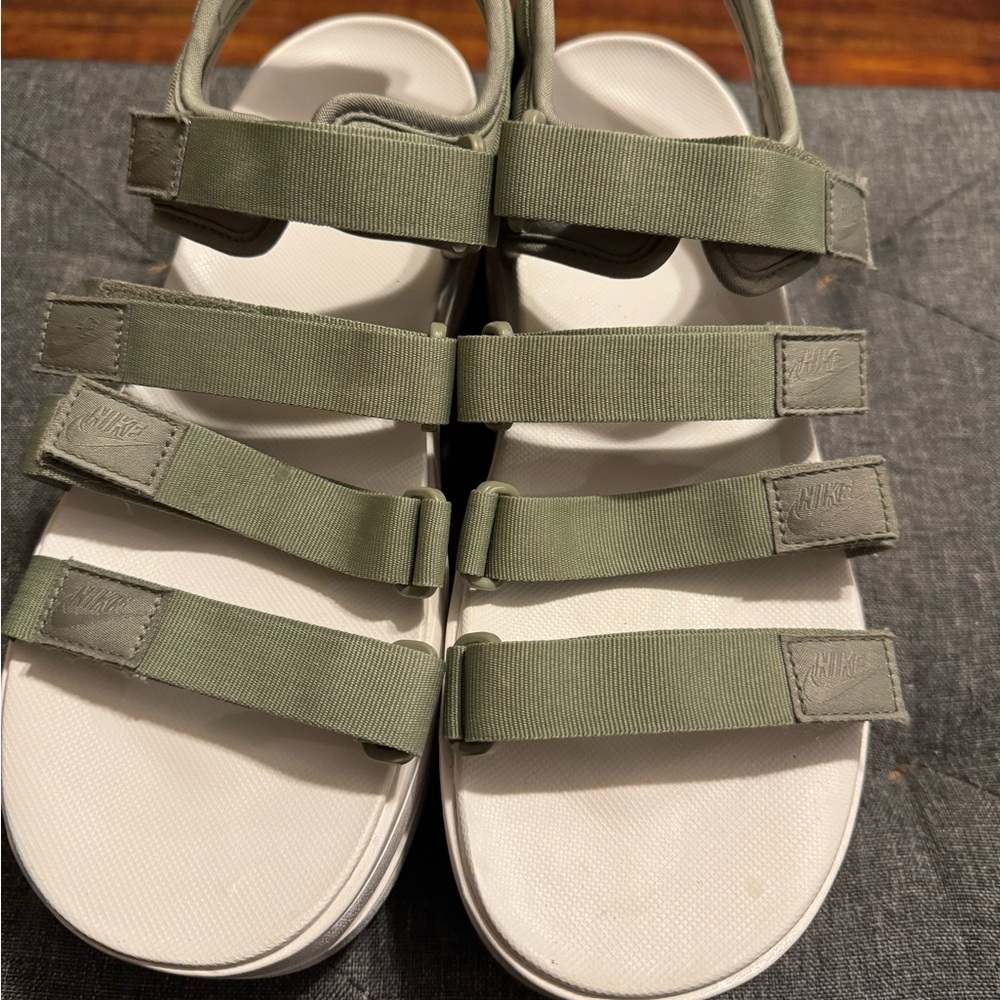 Stylish Green Strappy Sandals Nike Icon - Picture 2 of 9